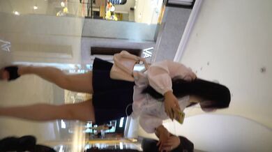 《极品CD魔手外购》闹市区极限贴身抄底多位漂亮小姐姐~各种性感小内内亮点多~清纯长腿美女极度反差真空出门毛茸茸露逼 (5)